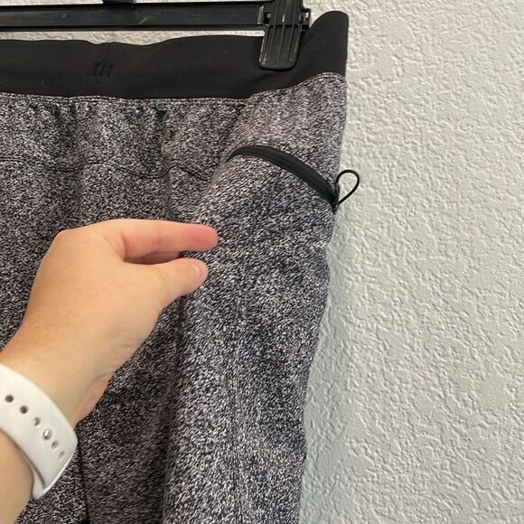 Lululemon T.H.E. Linerless 7" Shorts in Carbon Mist Alpine White Graphite Gray M - Picture 6 of 8